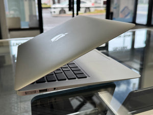 Macbook Air 2017 8GB 128GB Pre-owned