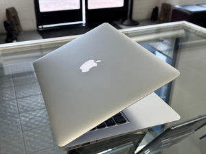 Macbook Air 2017 8GB 128GB Pre-owned