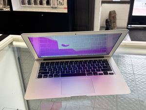 Macbook Air 2017 8GB 128GB Pre-owned